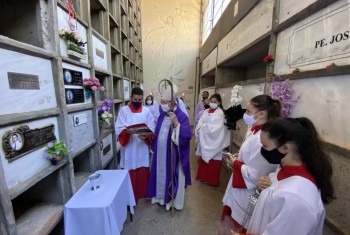 Missa na Catedral por todos os fiéis defuntos foi solenemente celebrada na última terça-feira